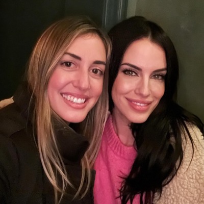 Jessica Lowndes is enjoying her single life with her friends.